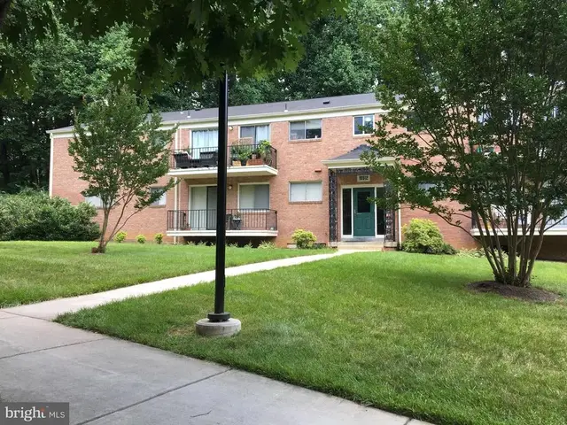 10512 Weymouth St, Bethesda