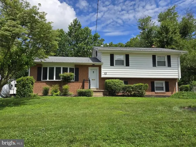 12 Ritter Ln, Newark