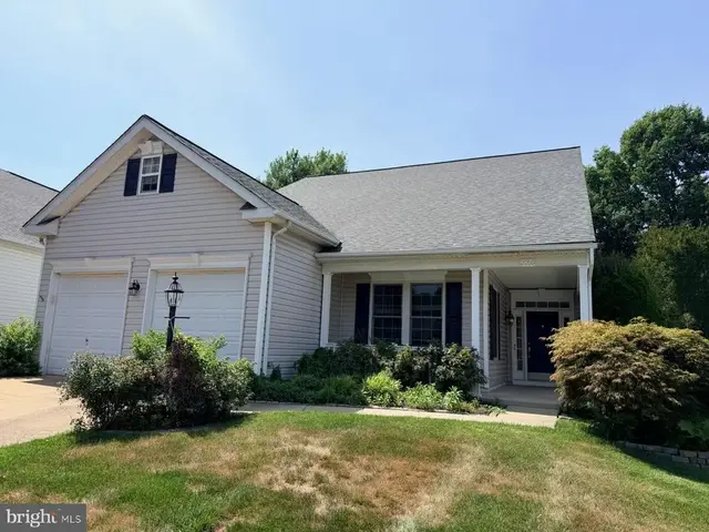 17260 Four Seasons Dr, Dumfries