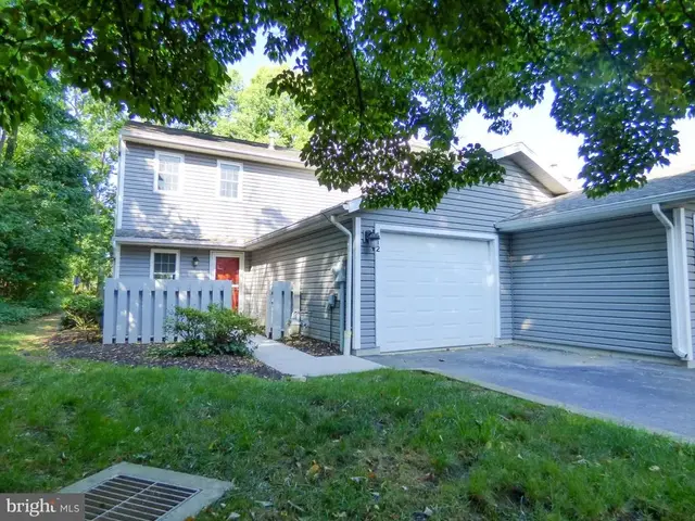 512 Kensington Ct #512, York