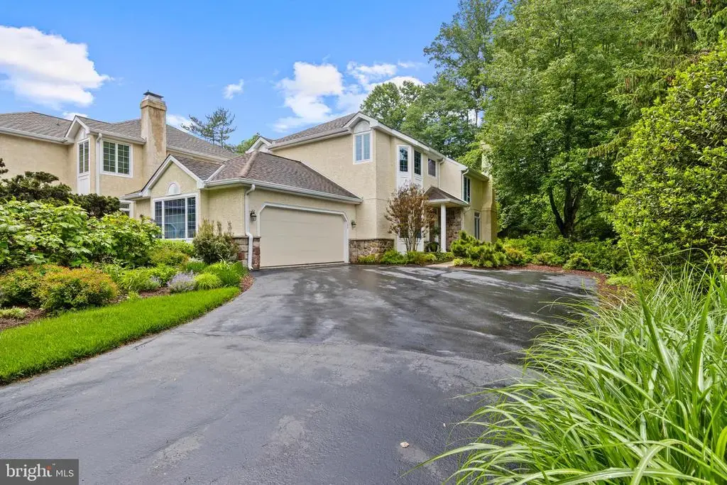 124 Piqua Cir, BERWYN