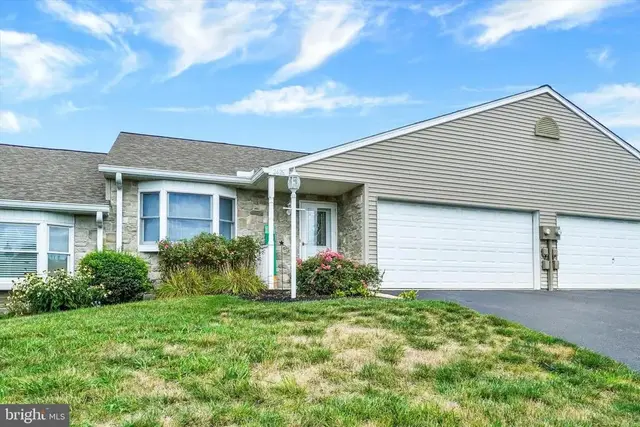 2426 Winterberry Ln, York