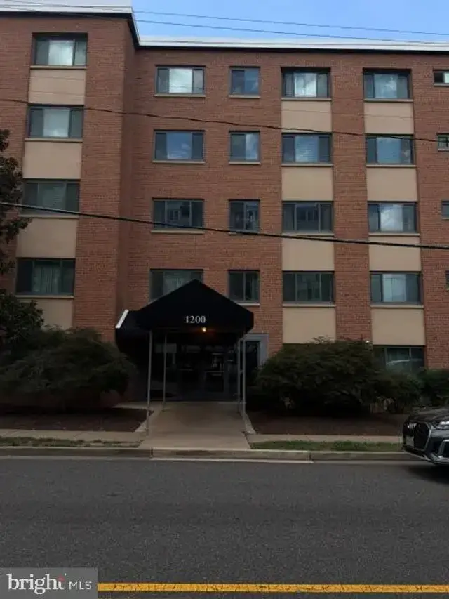 1200 S Arlington Ridge Rd #403, Arlington
