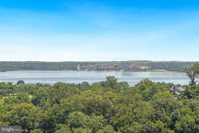 5904 Mount Eagle Dr #1214, Alexandria