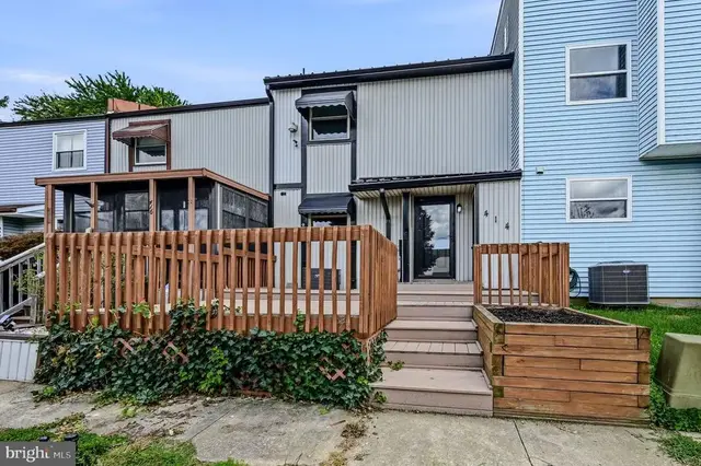 414 Arnold Ct, Dover