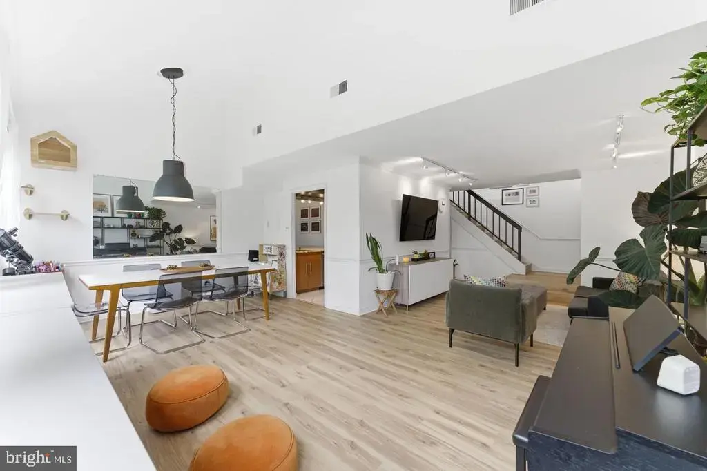 11260 Chestnut Grove Sq #337, RESTON
