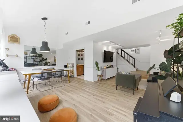 11260 Chestnut Grove Sq #337, Reston