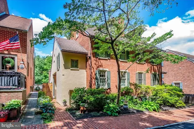 41 Ivy Rd, Wilmington