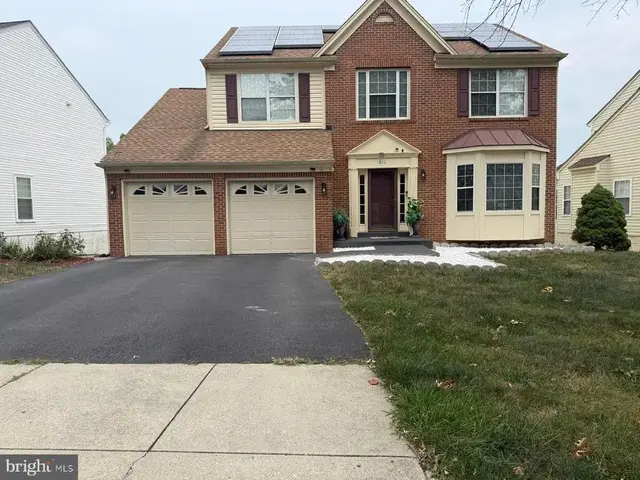811 Falls Lake Dr, Bowie