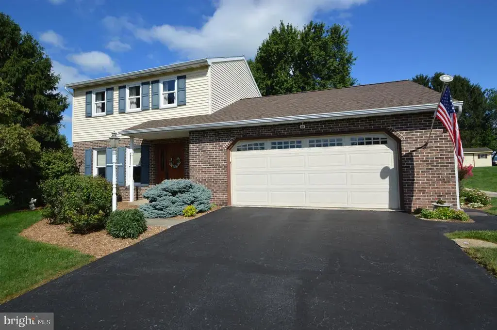 224 Andrea Dr, LITITZ