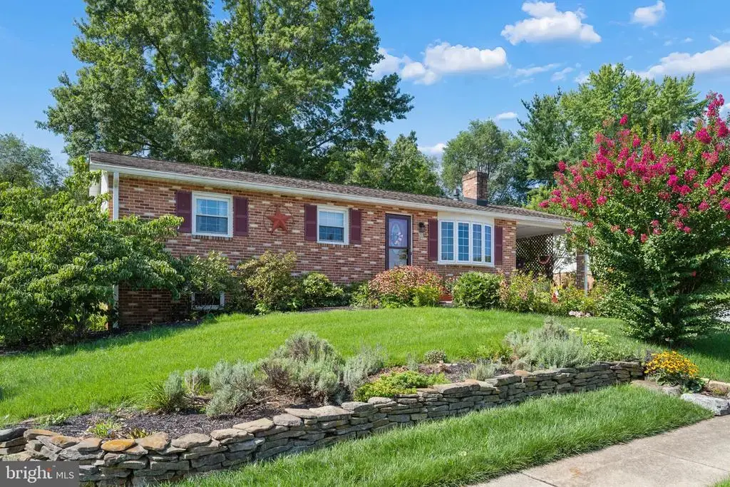 216 Glade Blvd, WALKERSVILLE