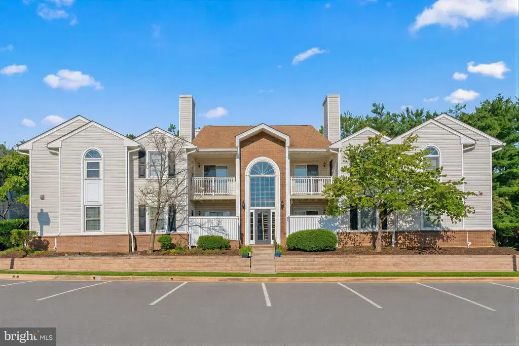 114 Westwick Ct #8, STERLING