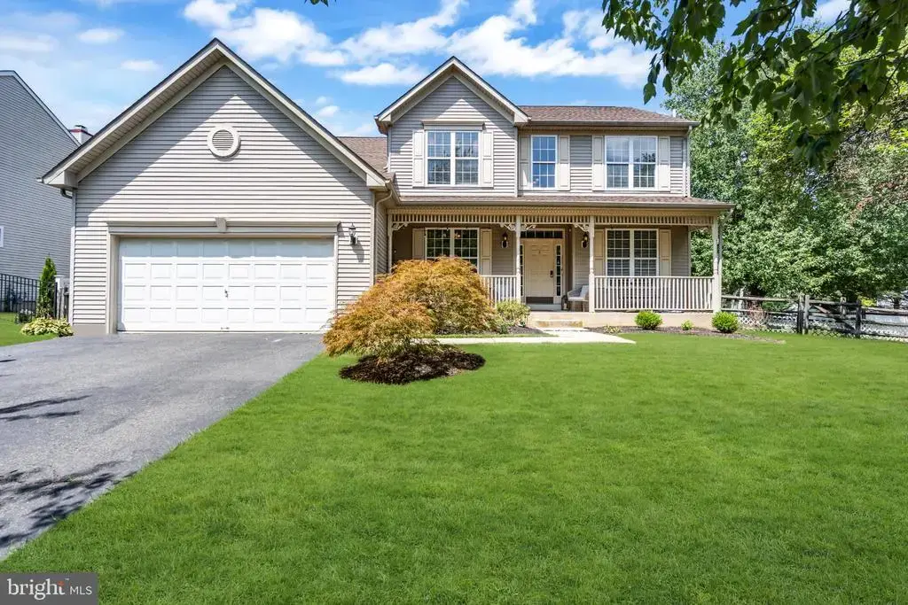 2 Stonehedge Dr, EAST WINDSOR