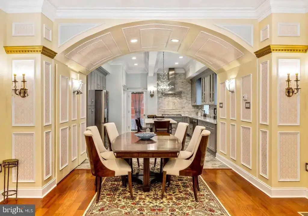 26 S Strawberry St, PHILADELPHIA