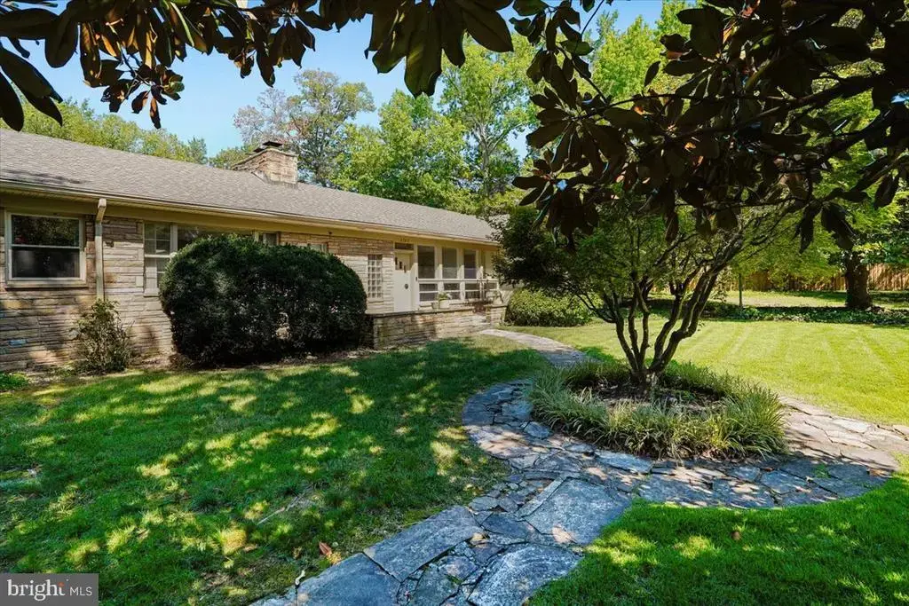 8106 W Boulevard Dr, ALEXANDRIA