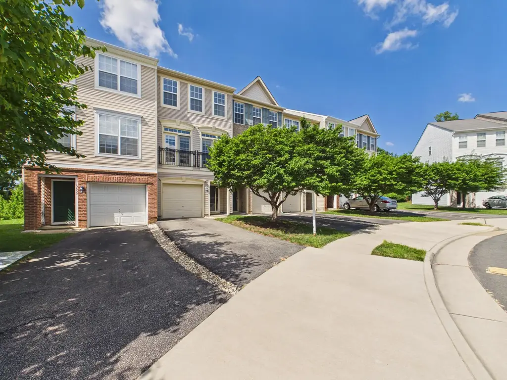 15653 John Diskin Cir, WOODBRIDGE