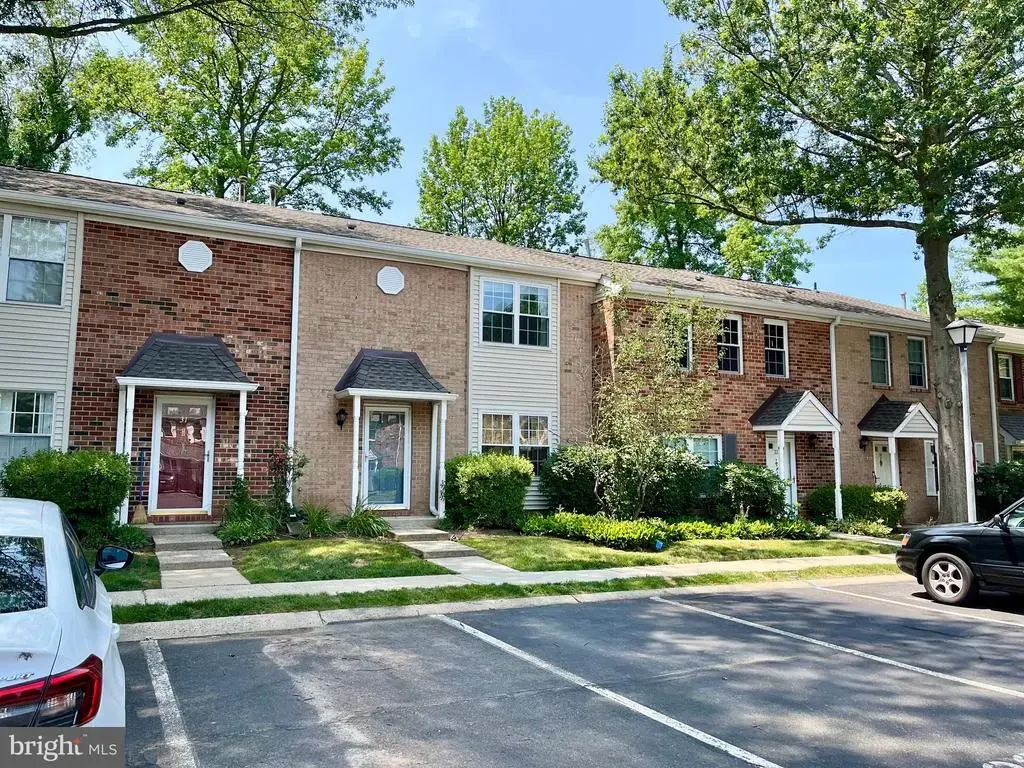 32 Pagoda Ct, LAWRENCE