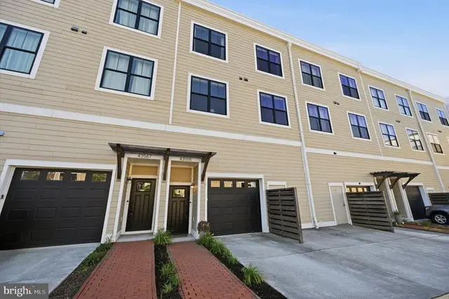 43565 Michigan Sq, Leesburg