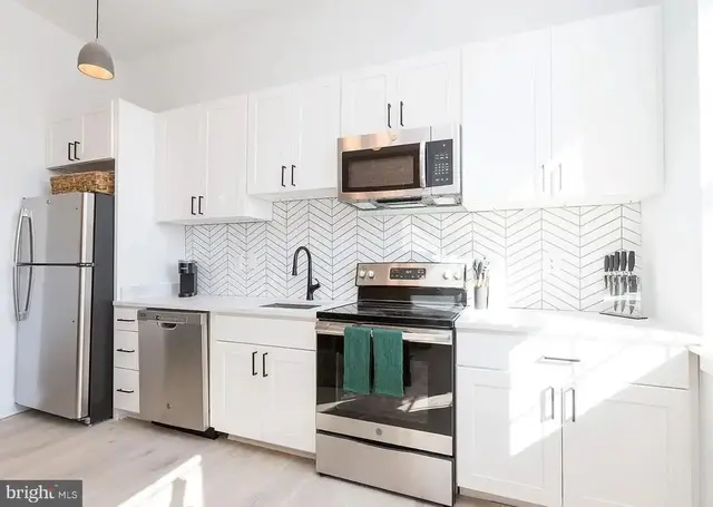 415 Saint Paul St #302, Baltimore