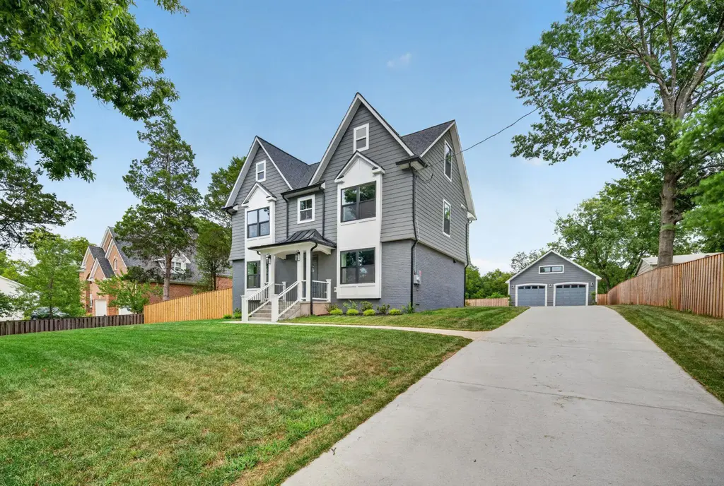 8323 Rolling Rd, MANASSAS