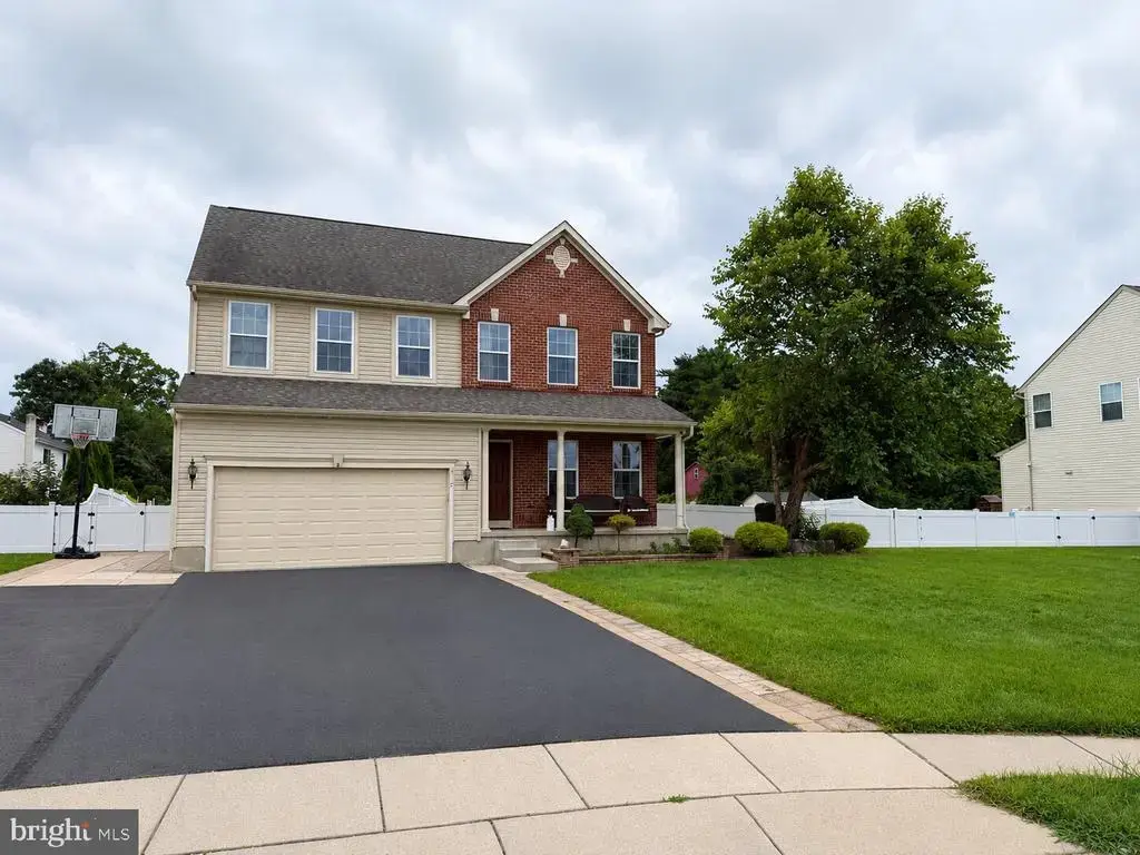 5 Goodyear Ln, BURLINGTON