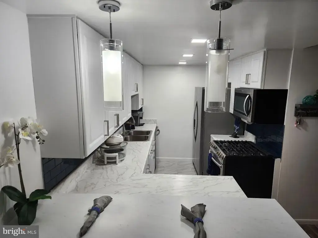 4600 Duke St #807, ALEXANDRIA
