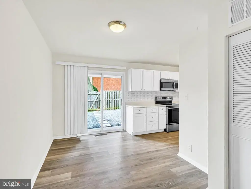 226 N Auburn Dr, STERLING