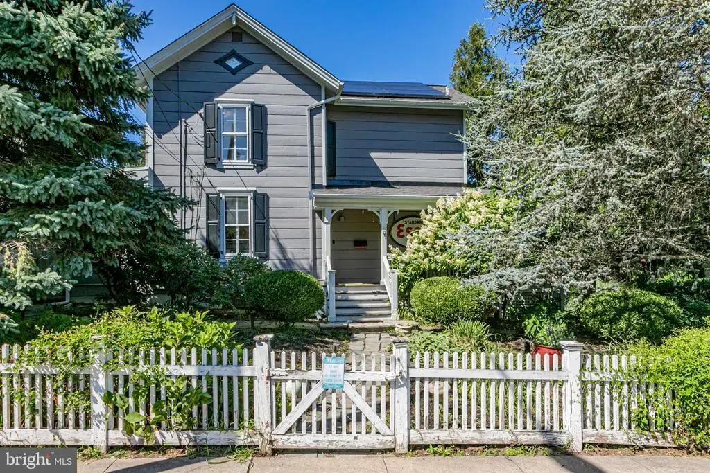 9 Maple St, HOPEWELL