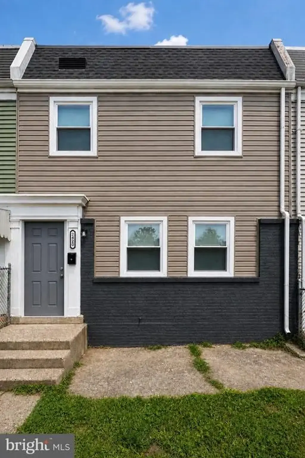 2420 Liberator St, LEVITTOWN