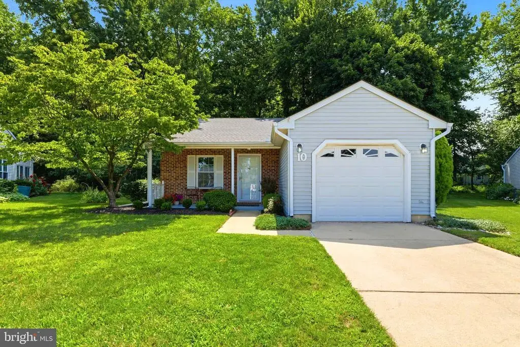 10 Madison Ct, MOUNT LAUREL