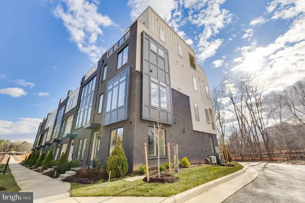 11589 Patriotic Ln, RESTON