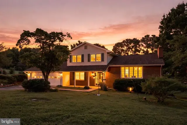 8010 Hillcrest Dr, Manassas