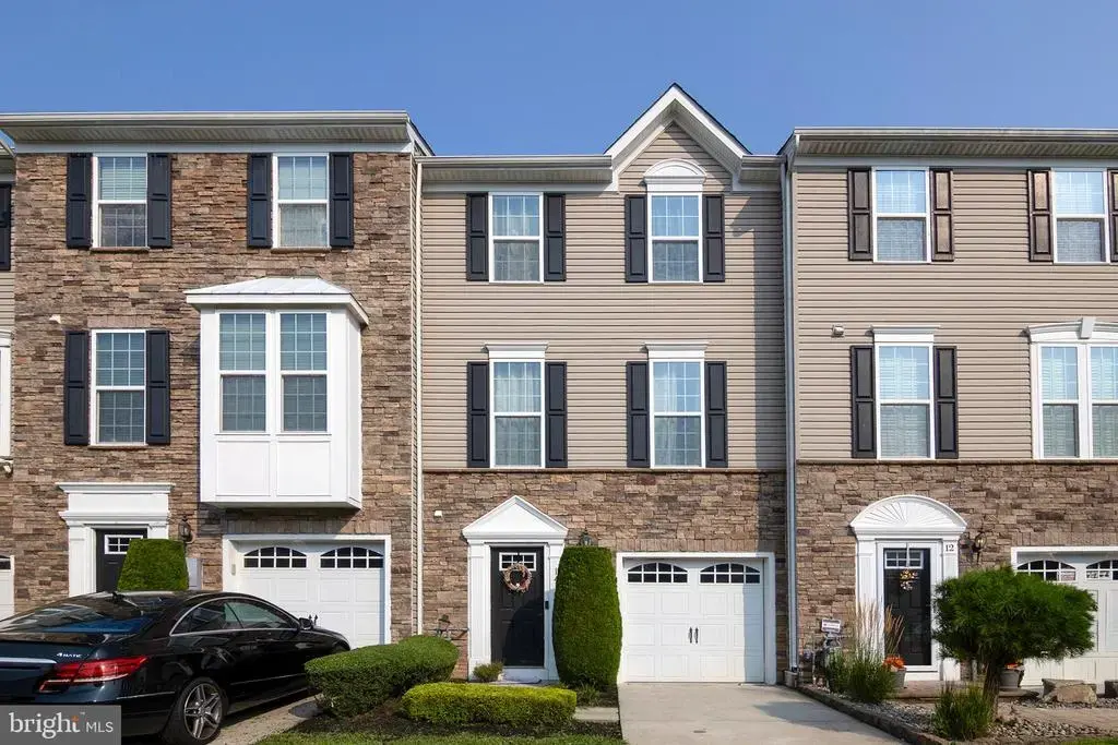 14 Village Green Ln, SICKLERVILLE