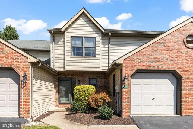 43 Jean Lo Way #43, York