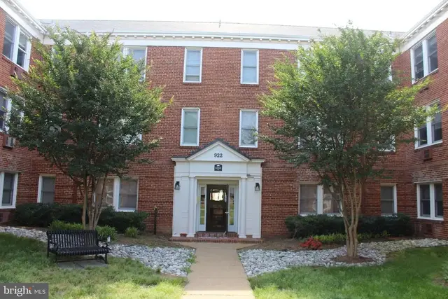 922 S Washington St #305, Alexandria