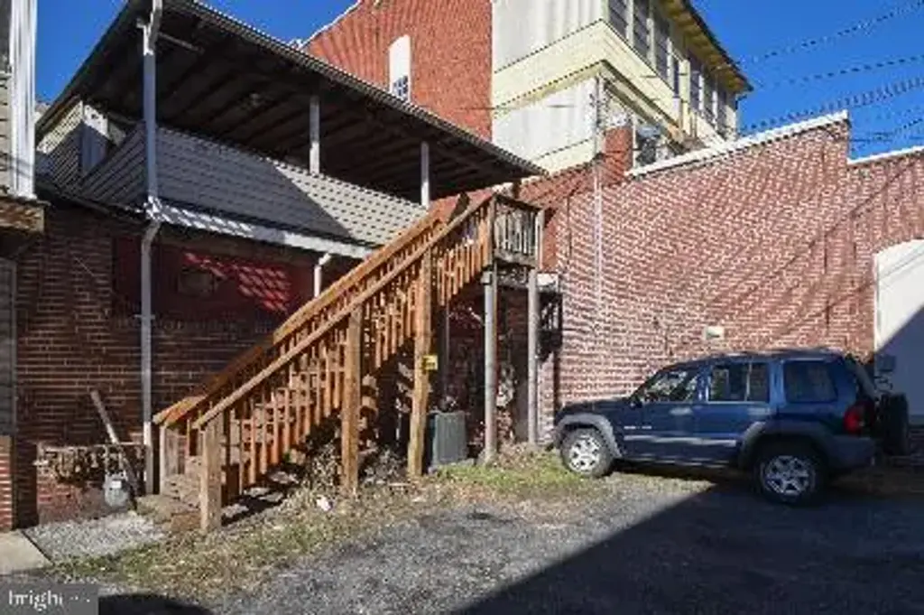 110 N Main St, KEYSER