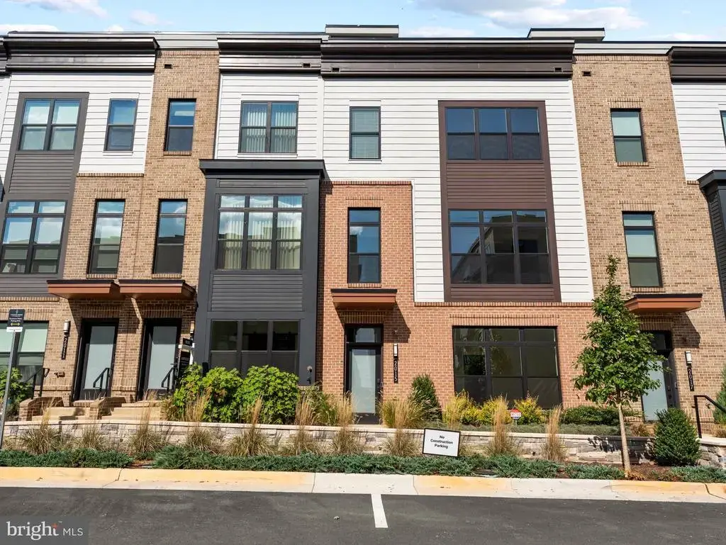 2015 Tysons Ridgeline Rd, FALLS CHURCH
