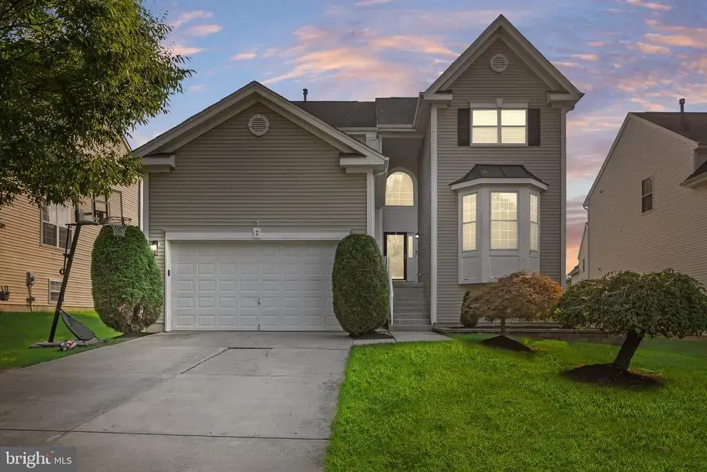 7 Providence Ct, DELRAN