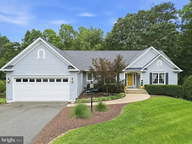 6028 Waterman Dr, Fredericksburg