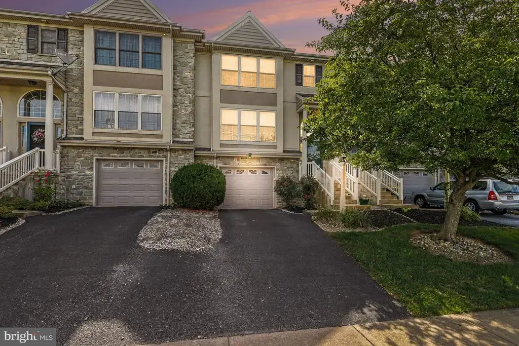 634 Lausch Ln, LANCASTER