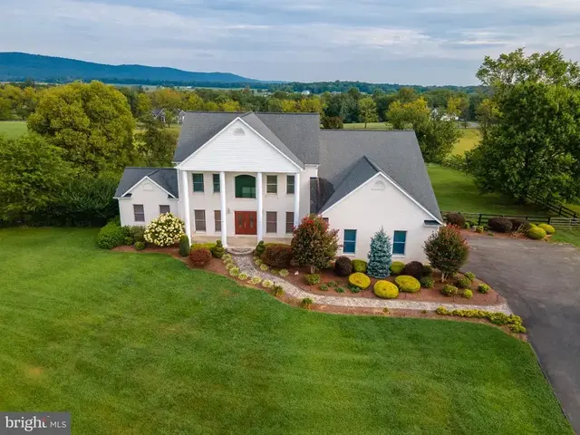 37796 Elizabeths Field Ln, Purcellville