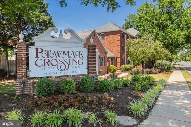 1636 W Abingdon Dr #102, Alexandria