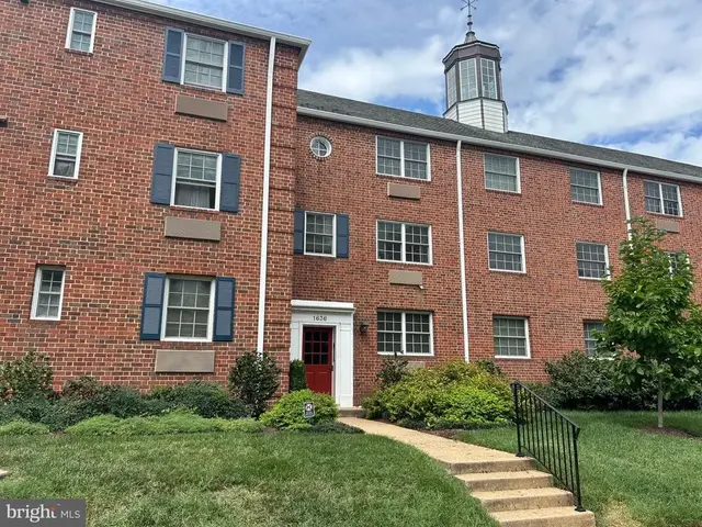 1636 W Abingdon Dr #102, Alexandria