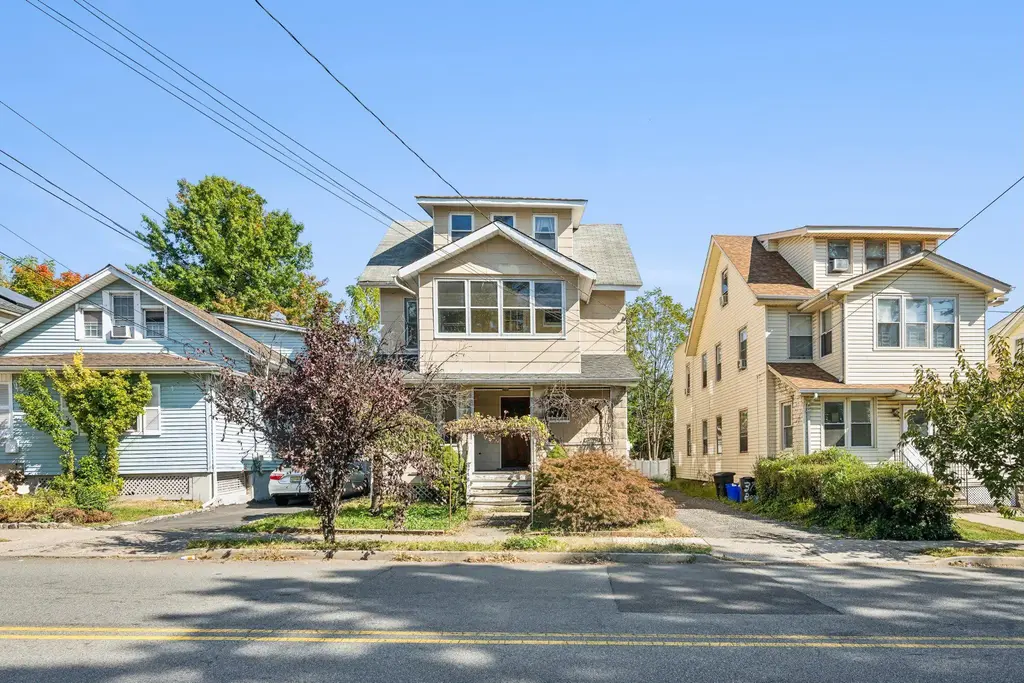 374 Boyden Ave, MAPLEWOOD