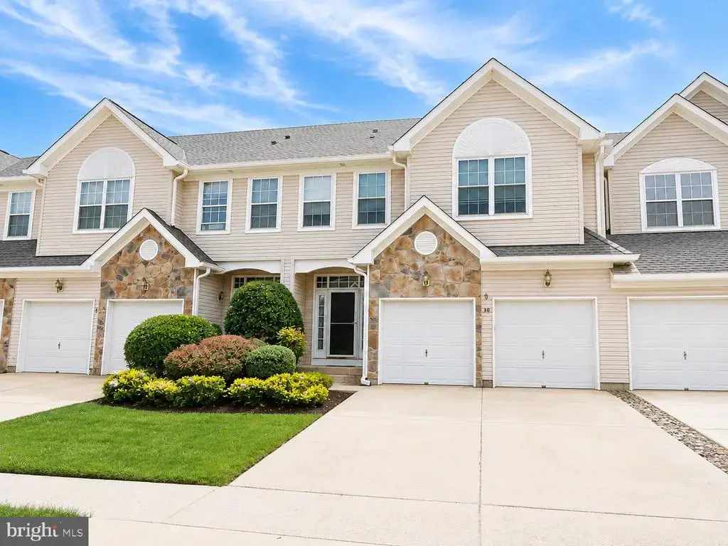 30 Spyglass Ct, WESTAMPTON