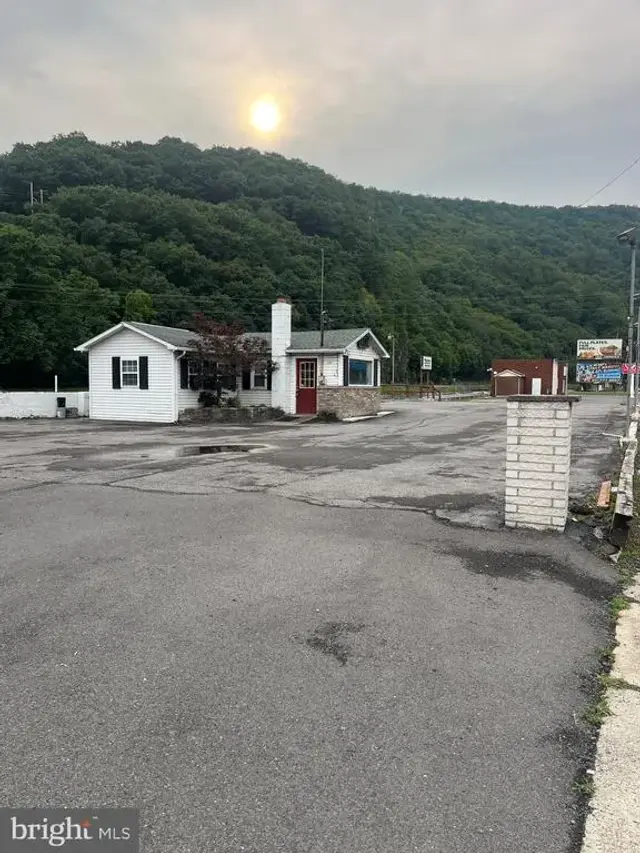 828 N Mechanic St, Cumberland