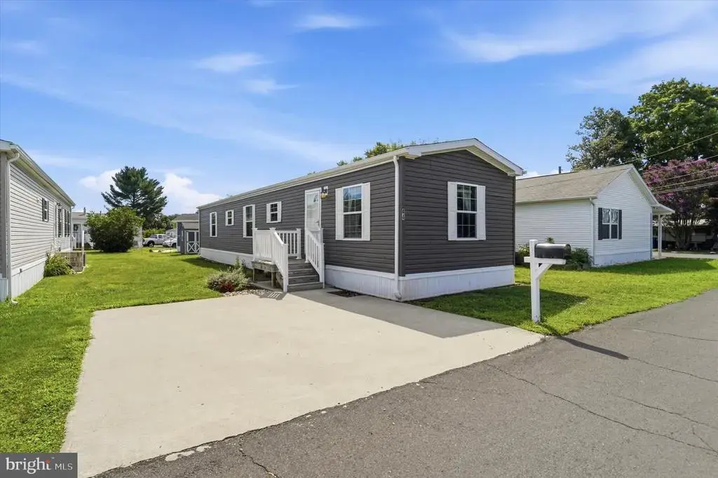 44 Kennedy Dr, FAIRLESS HILLS