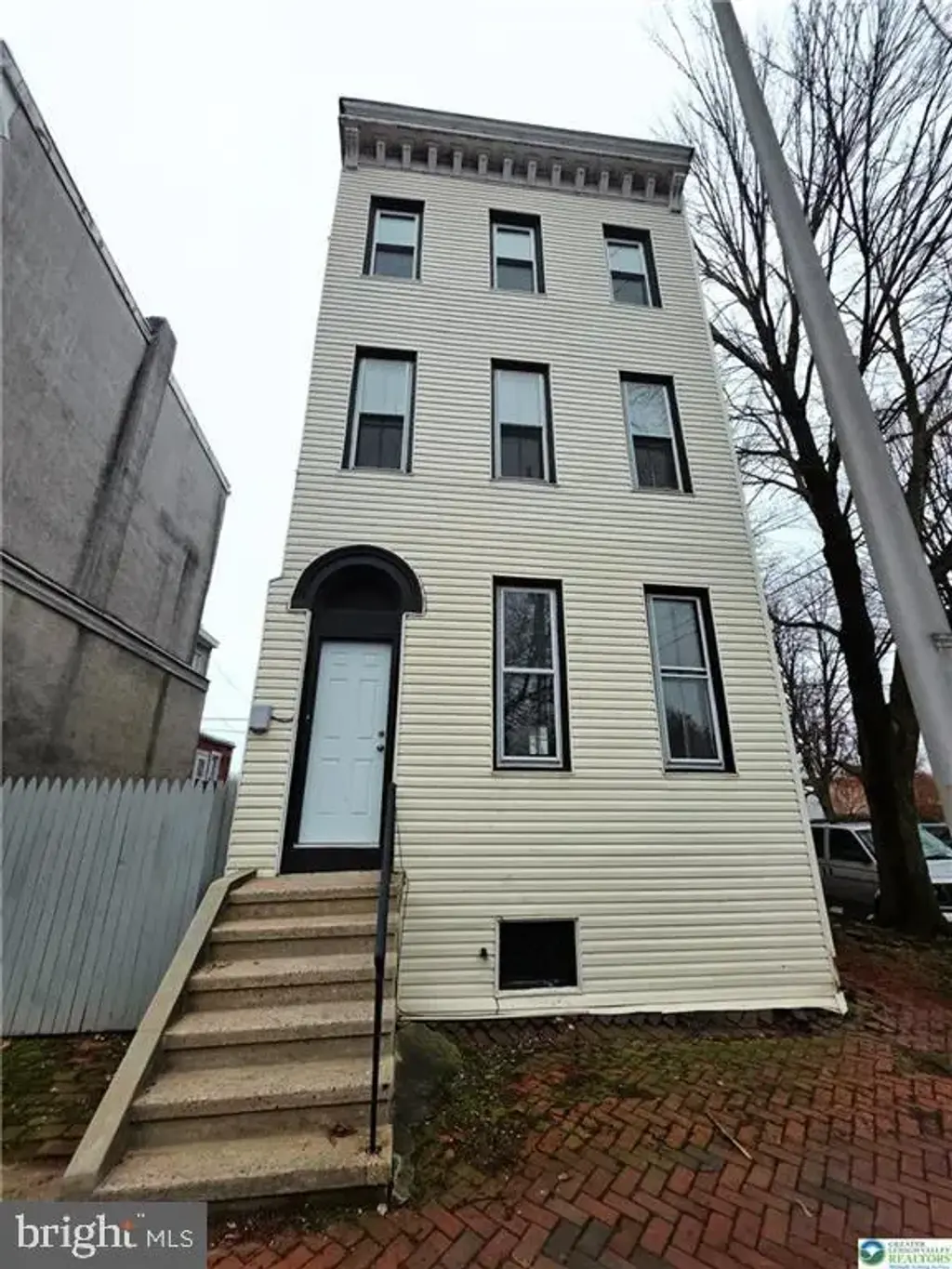 300 Pine St, READING