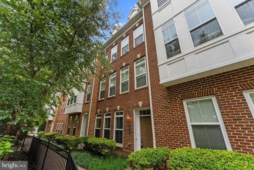 9652 Pullman Pl, FAIRFAX