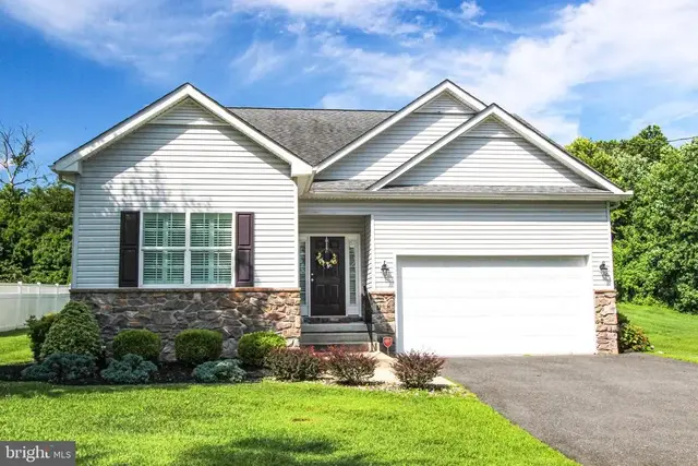 10 Elm Ave, Newark